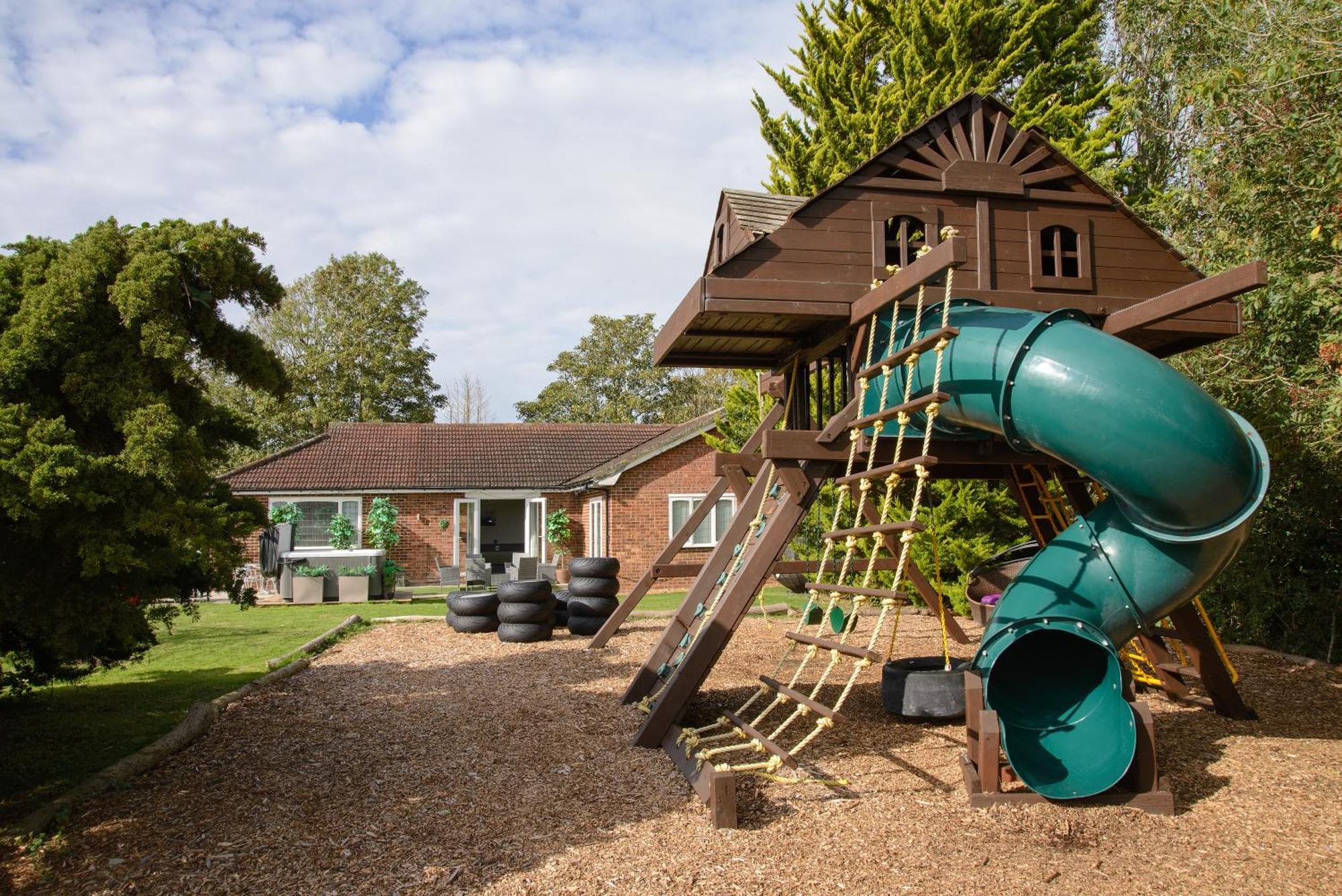 Deluxe 4 Or 5 Bed House With Hot Tub, Cinema Room Sleeps 15 Saffron Walden Dış mekan fotoğraf