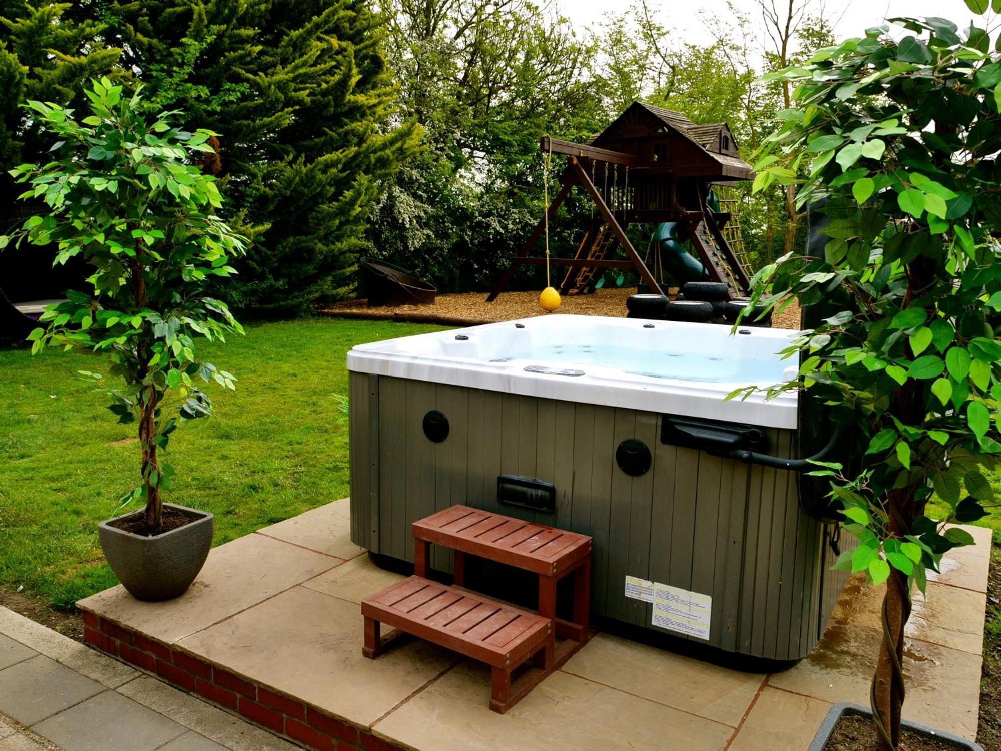 Deluxe 4 Or 5 Bed House With Hot Tub, Cinema Room Sleeps 15 Saffron Walden Dış mekan fotoğraf